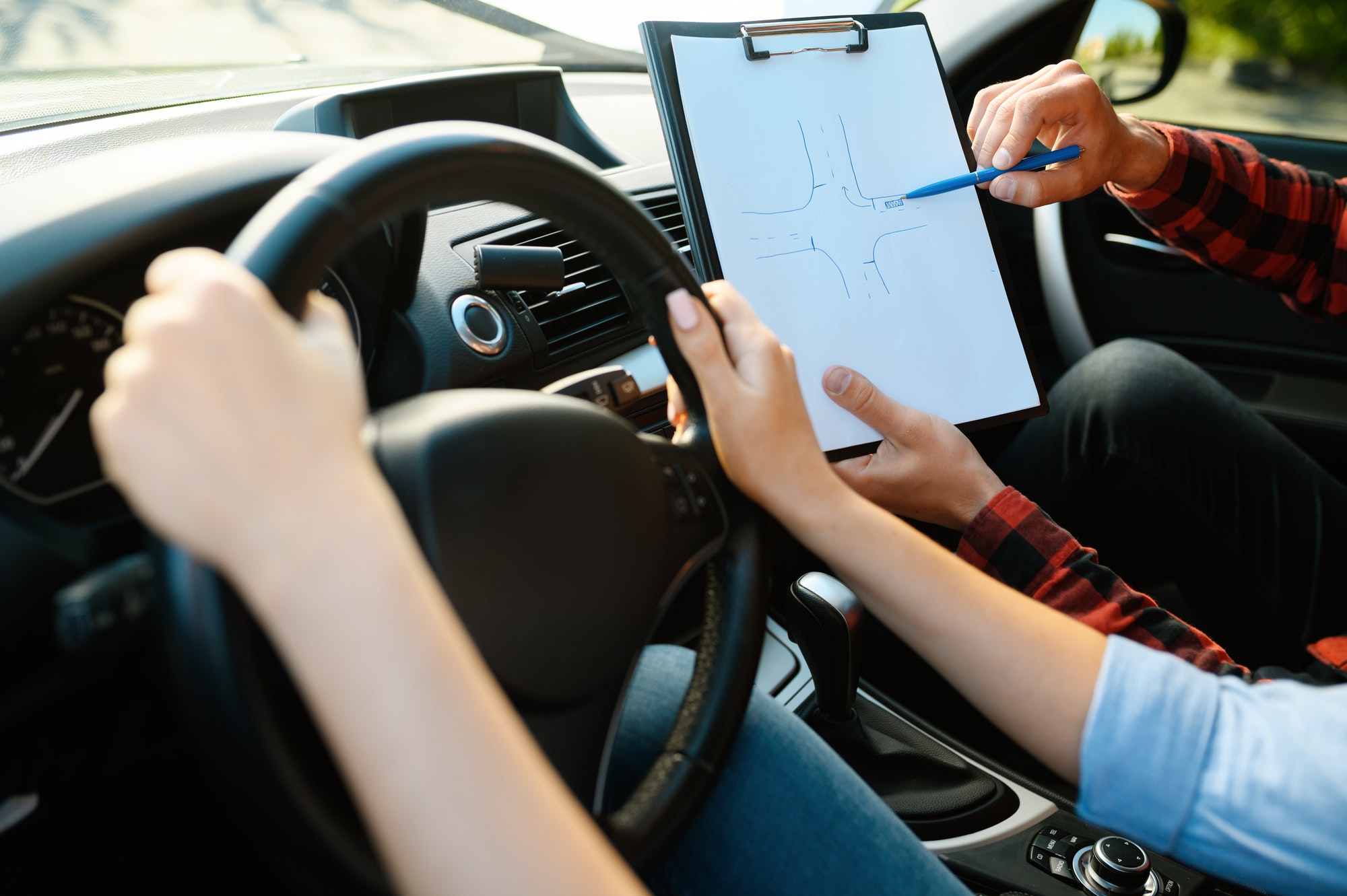 woman-and-man-with-checklist-driving-school-2.jpg